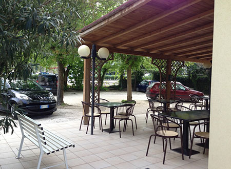 Parcheggio e giardino